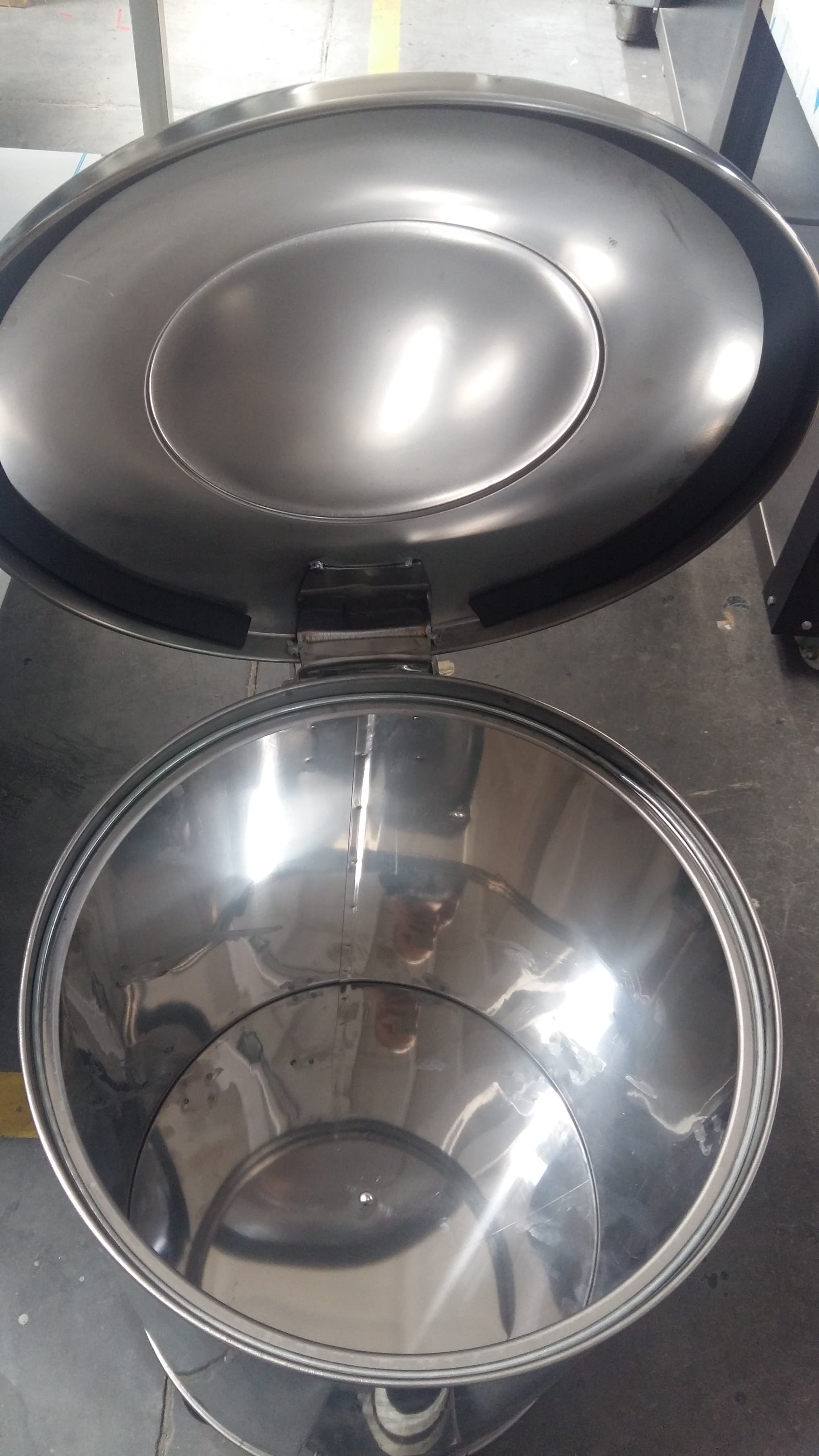 Cos de gunoi inox cu pedala, Sector 2 - Bucuresti - imagine 2 - popic.ro