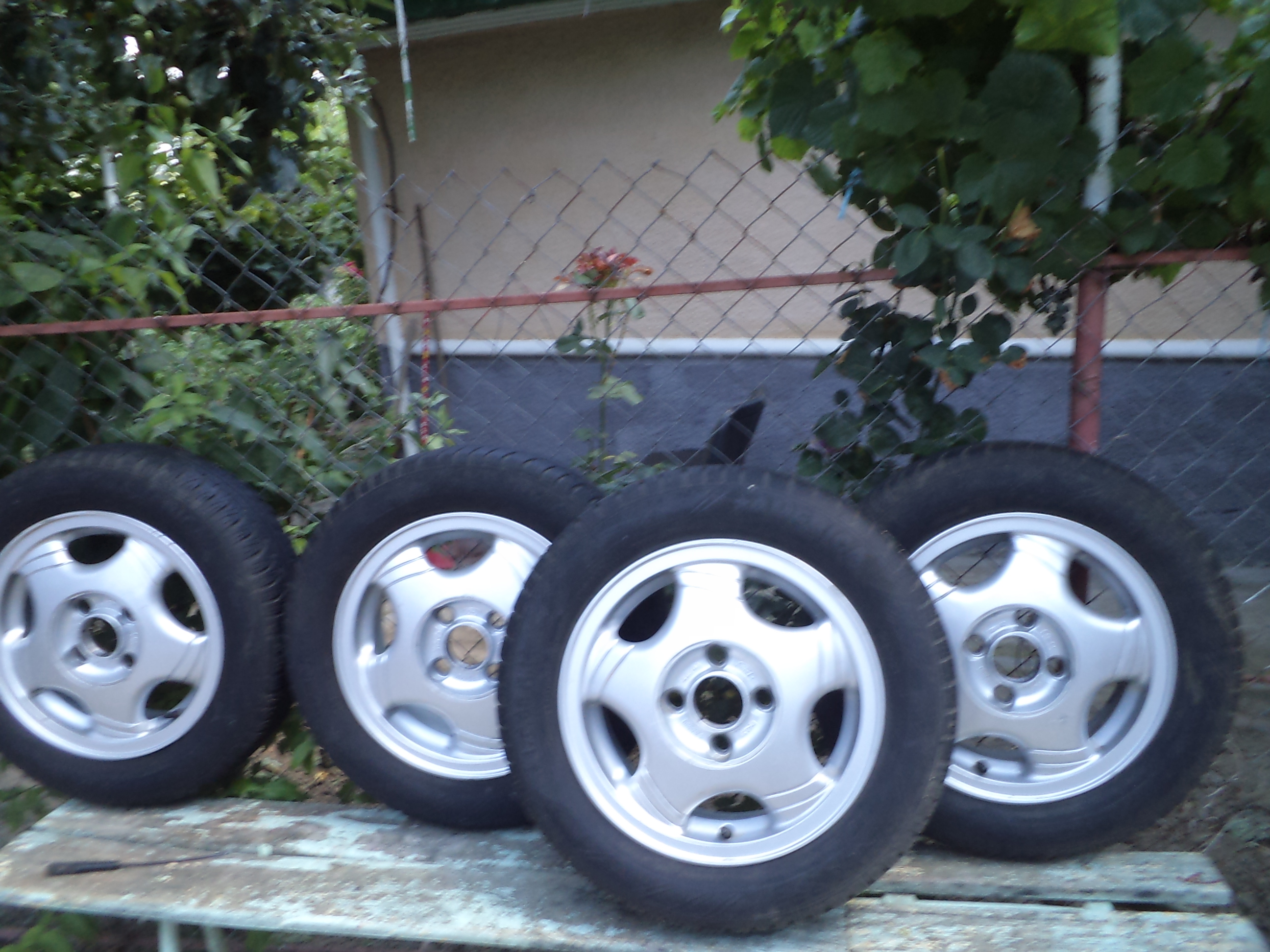 Jante aliaj Ford Fiesta , dimensiuni175/65/14, Bacău - Bacau - imagine 1 - popic.ro