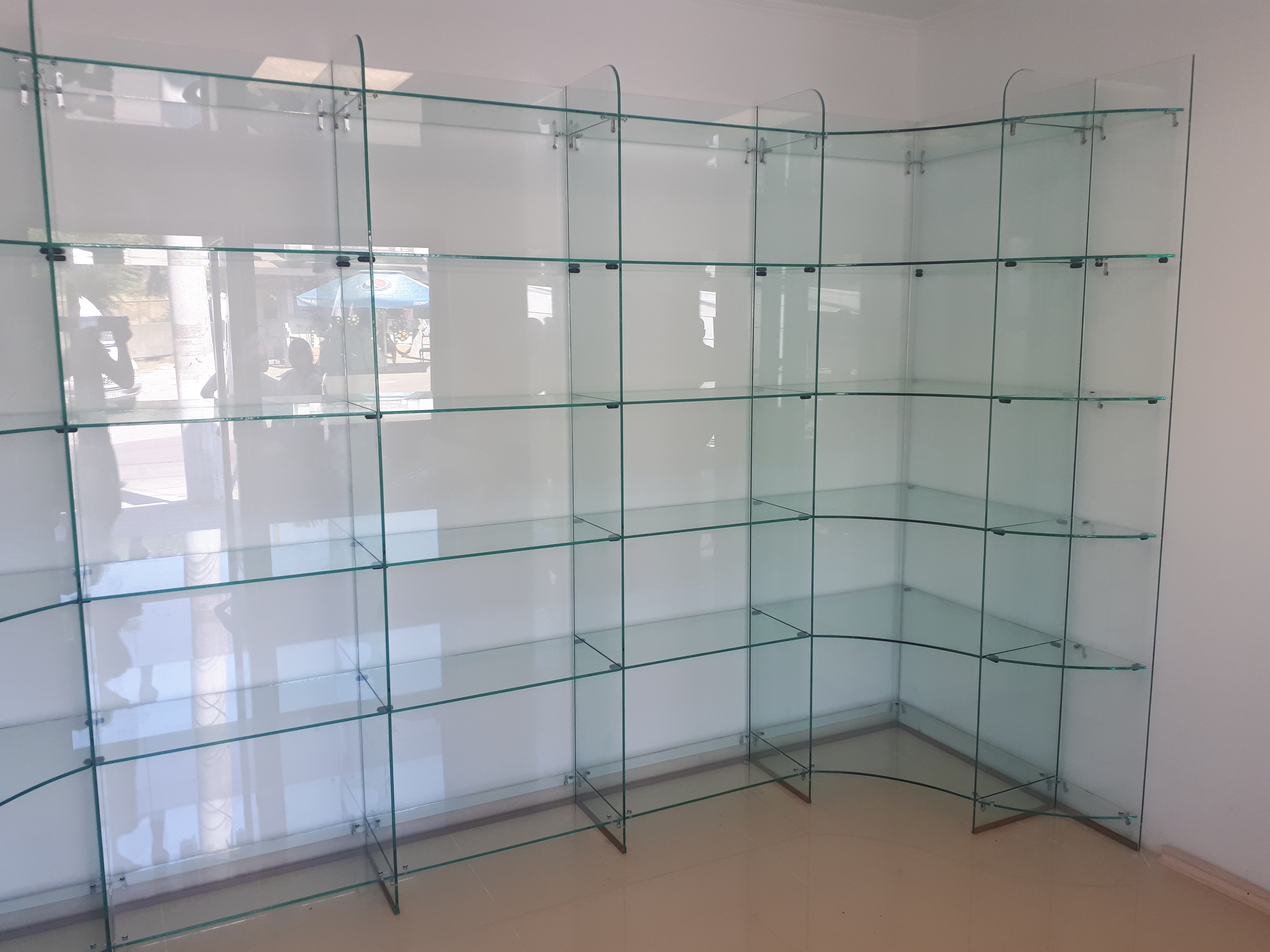 Rafturi sticla magazin, mobilier perete magazin sticla cu pal, Buzău - Buzau - imagine 1 - popic.ro